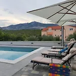 아파트 2 Bedroom With Balcony