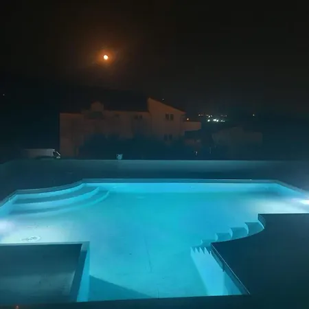 Sky - Comfort Two Bedroom With Balcony 1 Διαμέρισμα Σολίν