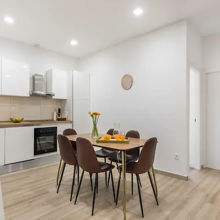 Sky - Comfort Two Bedroom With Balcony 1 Σολίν