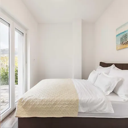 Διαμέρισμα Sky - Comfort Two Bedroom With Balcony 1